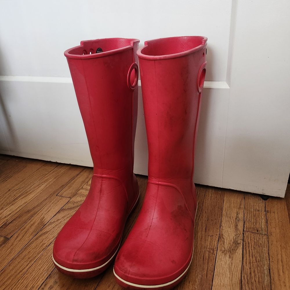 CROCS Red Rainboots ❤️ Comfy, Waterproof & Well-Loved!